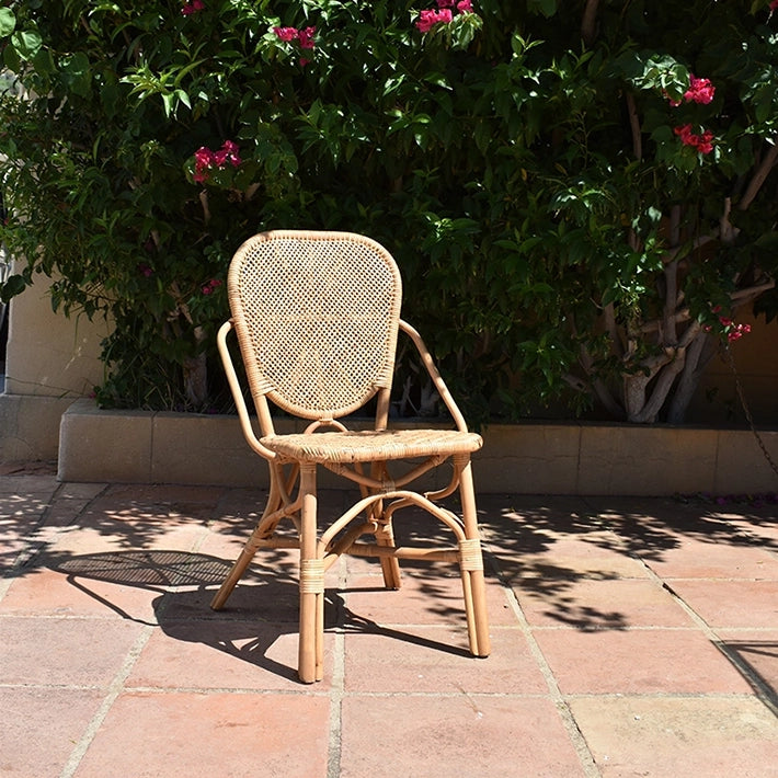 Alt Sillas elaboradas 100% Ratán con fibras naturales con un acabado de color miel Ideal para eventos EME Mobiliario