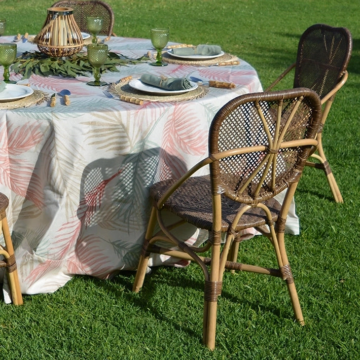 Alt Silla Ratan Natural con un diseño romántico ideal para eventos y establecimientos de hostelería EME Mobiliario 