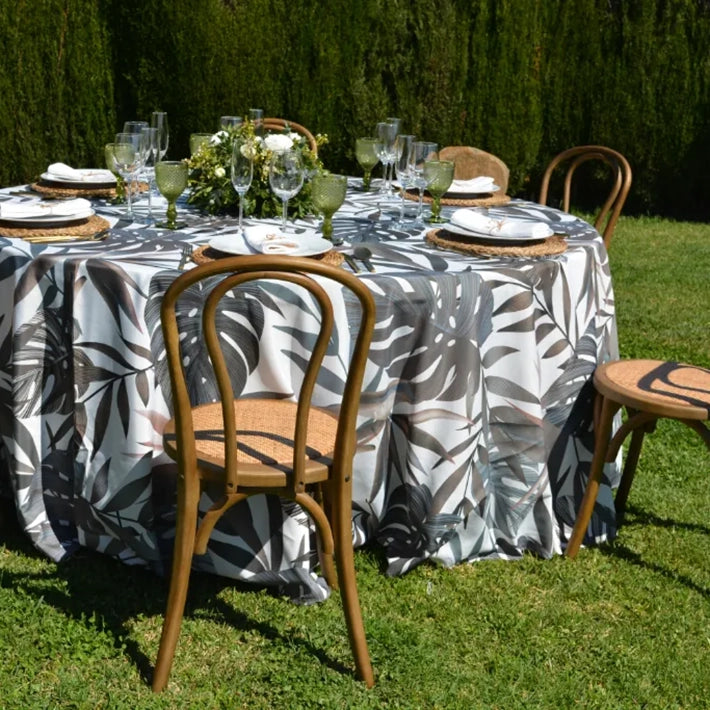 Alt Silla Thonet fabricada con madera de olmo. Acabado en color nogal. Silla Apilable. EME Mobiliario