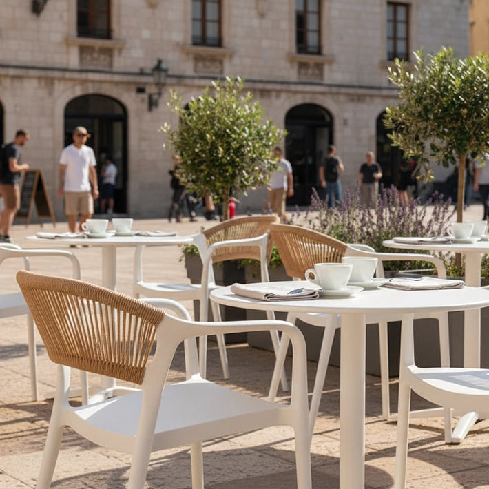 Alt Silla Verona con Acabado en Blanco con estructura apilable, ideal para Hostelería EME Mobiliario