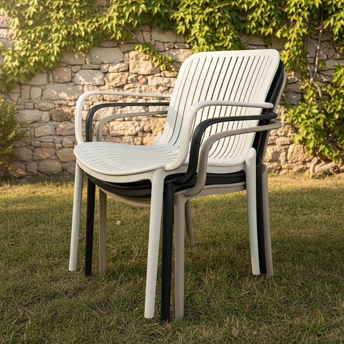 Alt Sillas Capri fabricadas en polipropileno para uso en Interiores y Exteriores EME Mobiliario