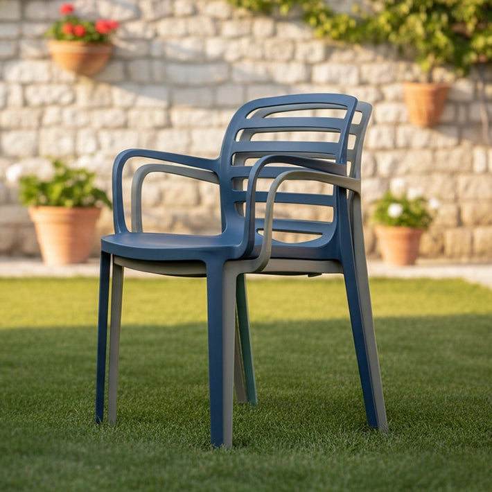 Alt Sillas Siena fabricadas en polipropileno diseñadas para usos en interiores y exteriores EME Mobiliario