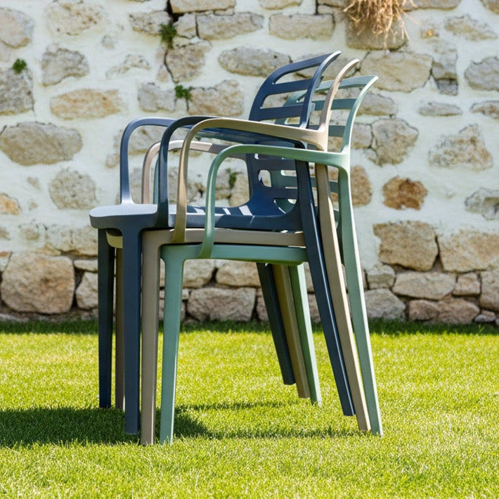 Alt Sillas Siena fabricadas en polipropileno diseñadas para usos en interiores y exteriores EME Mobiliario