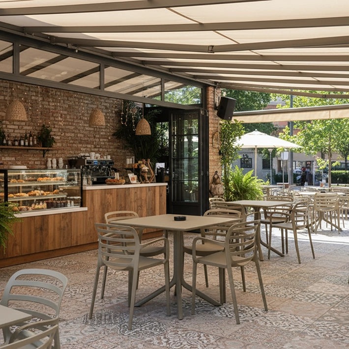 Alt Conjuntos para terrazas, cafeterías, restaurantes, Conjuntos de color arena ideales para hostelería EME Mobiliario