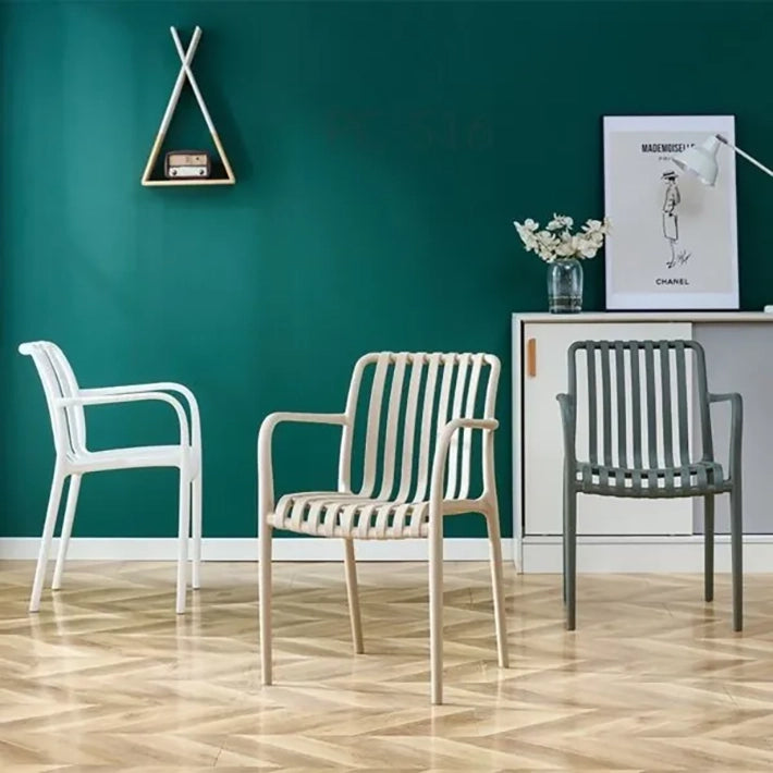 Alt Sillón Hostelería blanco fabricado en polipropileno de rejilla ideal para su uso en el sector de hostelería EME Mobiliario