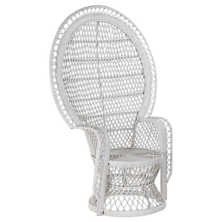 Alt Sillón Emmanuelle Blanco fabricado en ratán ideal para usar en zona chillout