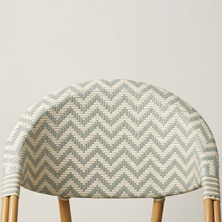 Sillón Cannes Azul fabricado en aluminio imitación ratán y textilene trenzado al más puro estilo parisino 