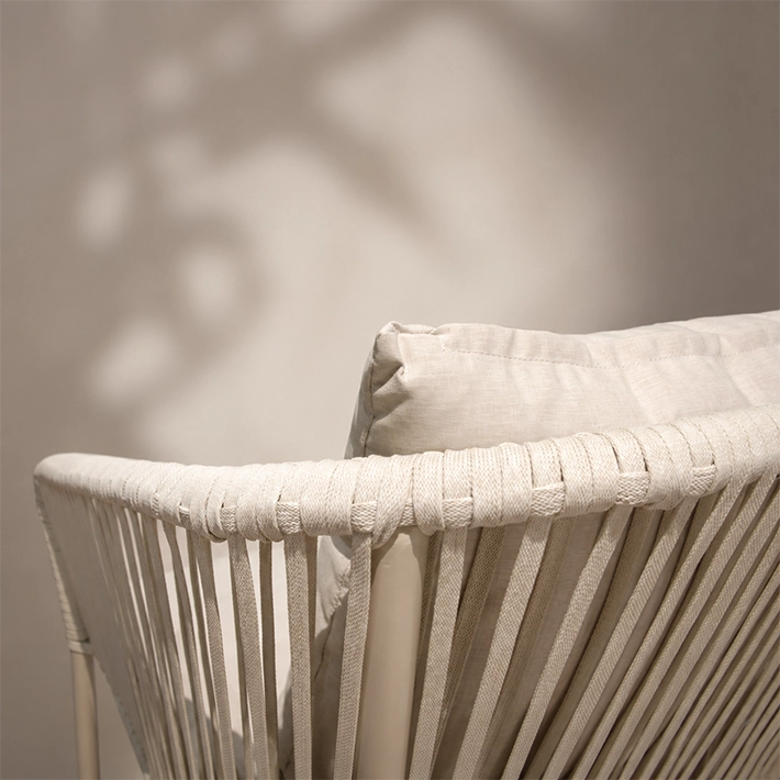Sillon Merano fabricado en acero ideal para usar en el exterior, cojines incluidos