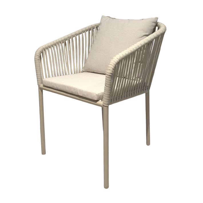 Sillon Merano fabricado en acero ideal para usar en el exterior, cojines incluidos