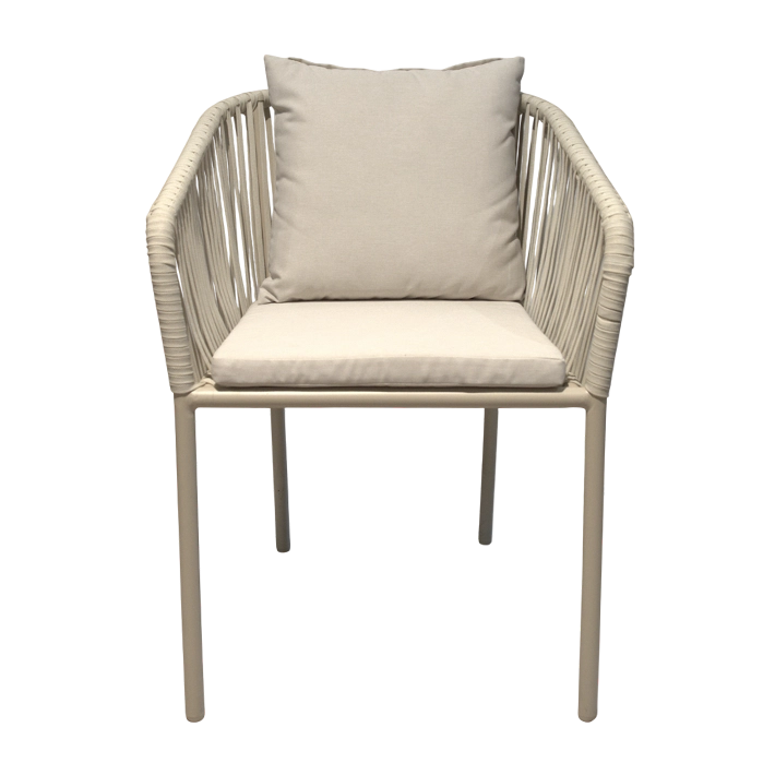 Sillon Merano fabricado en acero ideal para usar en el exterior, cojines incluidos