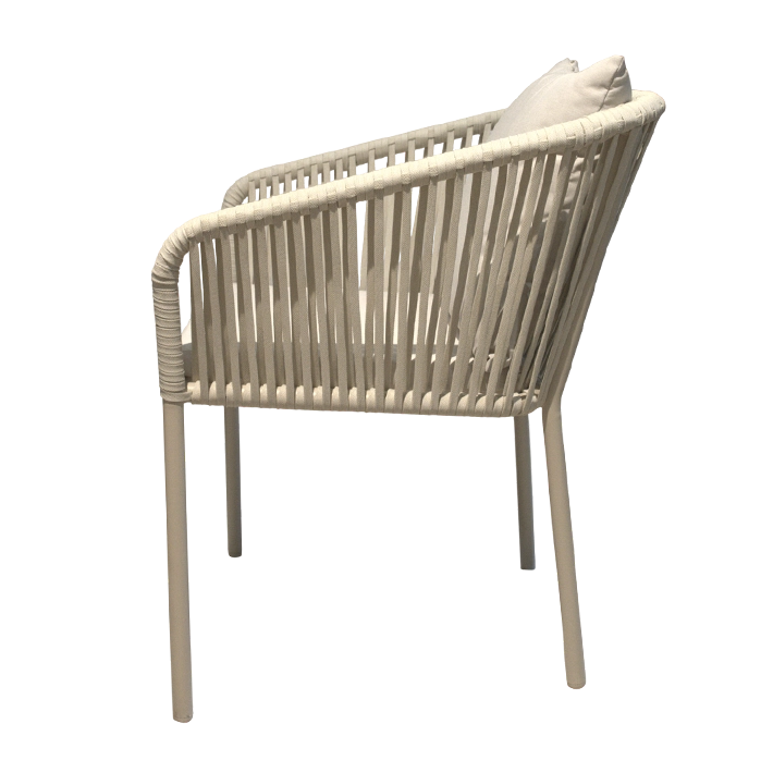 Sillon Merano fabricado en acero ideal para usar en el exterior, cojines incluidos