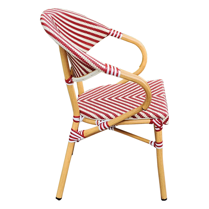 Alt Sillón Paris en color rojo con estructura de aluminio imitación ratán y asiento y respaldo en textilene rojo y blanco para hostelería EME Mobiliario