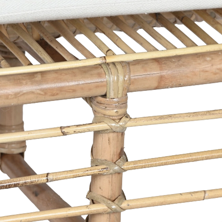 Alt Sofá fabricado en ratán con un bonito diseño y cojines blancos de algodón para chillout EME Mobiliario