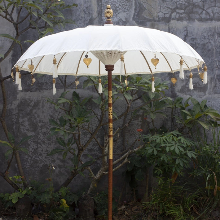 Alt Sombrilla Balinesa fabricada de forma artesanal con materiales naturales ideal para eventos y hostelería
