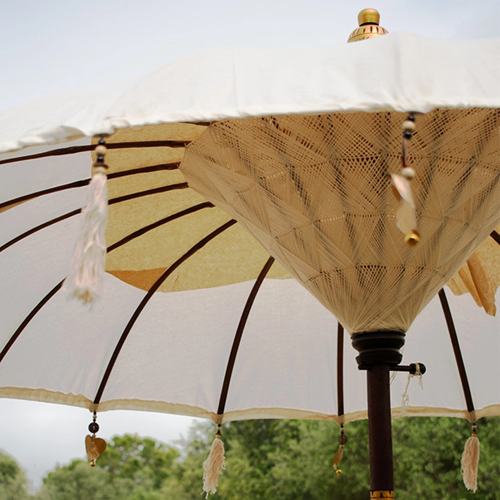 Alt Sombrilla Balinesa fabricada de forma artesanal con materiales naturales ideal para eventos y hostelería