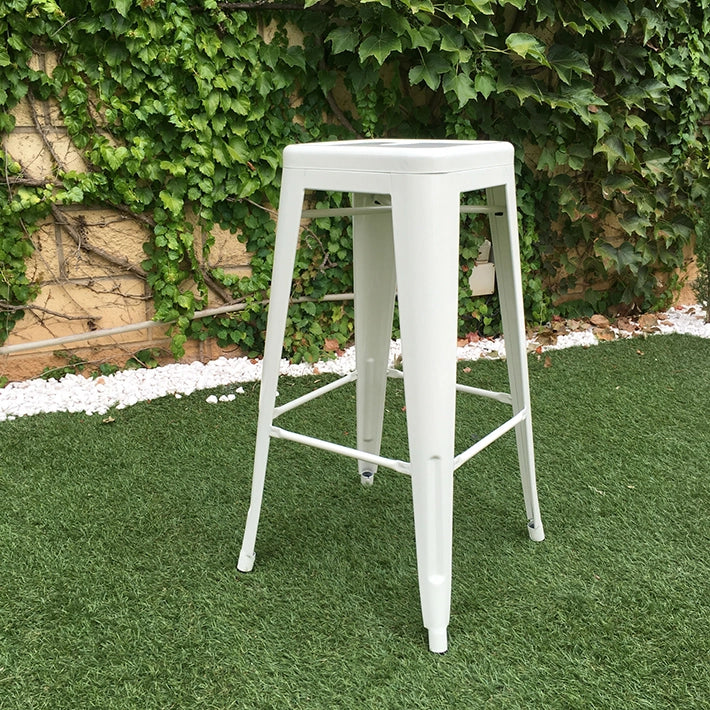Alt Taburete Tolix Blanco fabricado en acero galvanizado de color blanco ideal para el uso intensivo profesional totalmente apilable EME Mobiliario