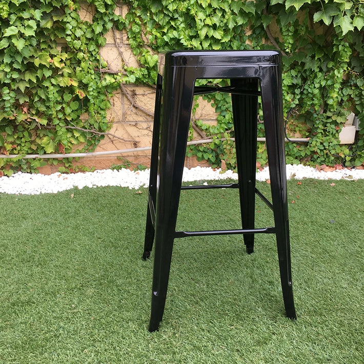 Alt Taburete Tolix Negro fabricado en acero galvanizado para eventos y hostelería totalmente apilable EME Mobiliario