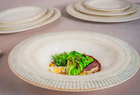 Alt Vajilla Albus Galata fabricada en porcelana de alta calidad ideal para eventos y hostelería EME Mobiliario