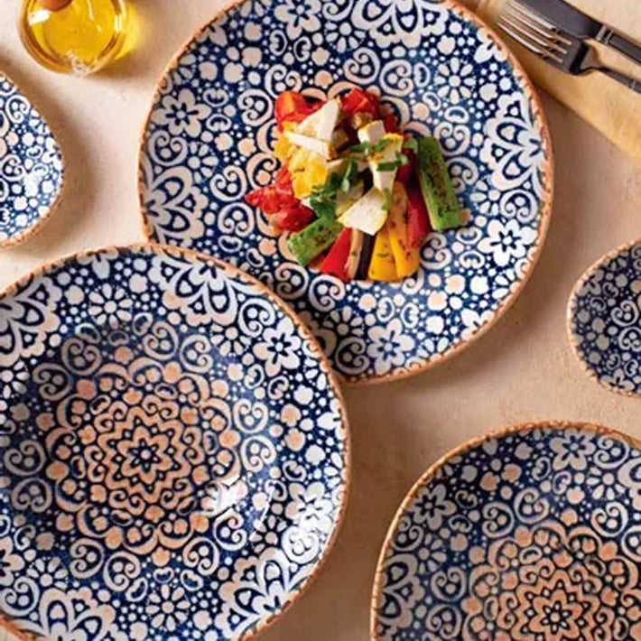 Alt Vajilla Alhambra, vajilla de diseño fabricada en porcelana con un diseño nazarí inspirado en la Alhambra de Granada para eventos y hostelería EME Mobiliario 