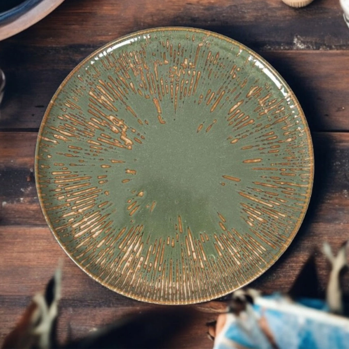 Alt Vajilla Barroco Verde de Bonna, fabricada en porcelana de alta calidad ideal para aportar elegancia y originalidad a las mesas de tus eventos y/o establecimiento de hostelería EME Mobiliario 