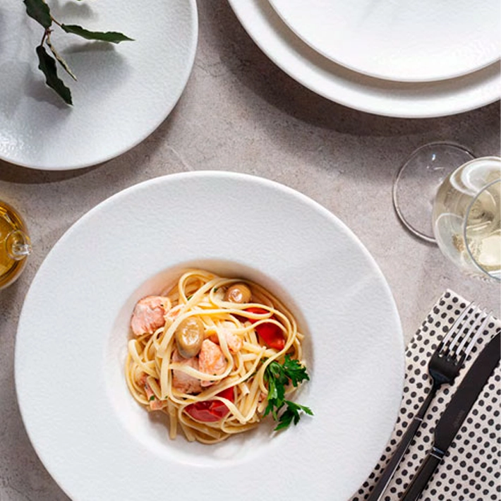 Alt Vajilla Nomade fabricada con porcelana de alta calidad con un bonito diseño en color blanco ideal para el uso intensivo profesional, eventos y hostelería, EME Mobiliario 