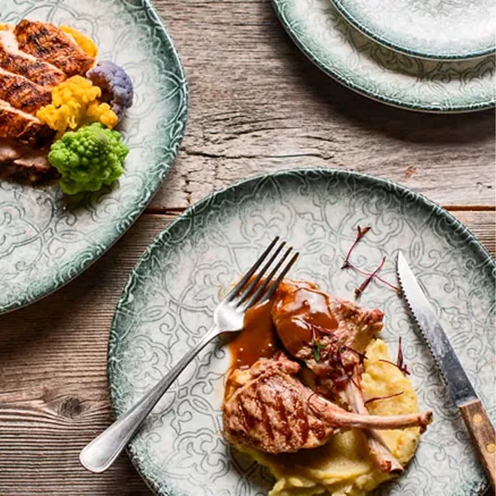 Alt Vajilla Tequendama una vajilla de diseño con mucha personalidad en tonos verdes fabricada en porcelana ideal para usar en eventos y/o establecimientos de hostelería EME Mobiliario 